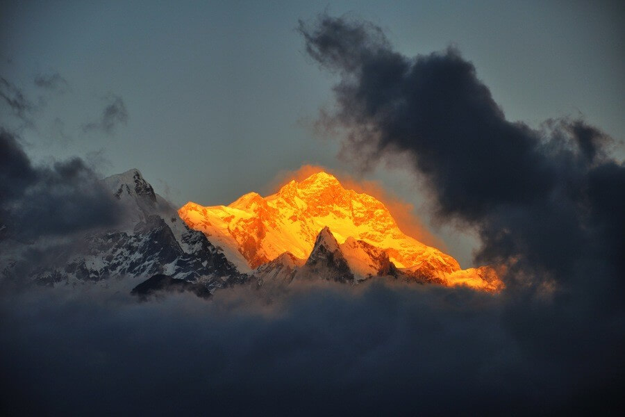 Закат в горах Непала