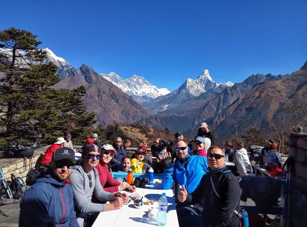 Обед в горах Непала